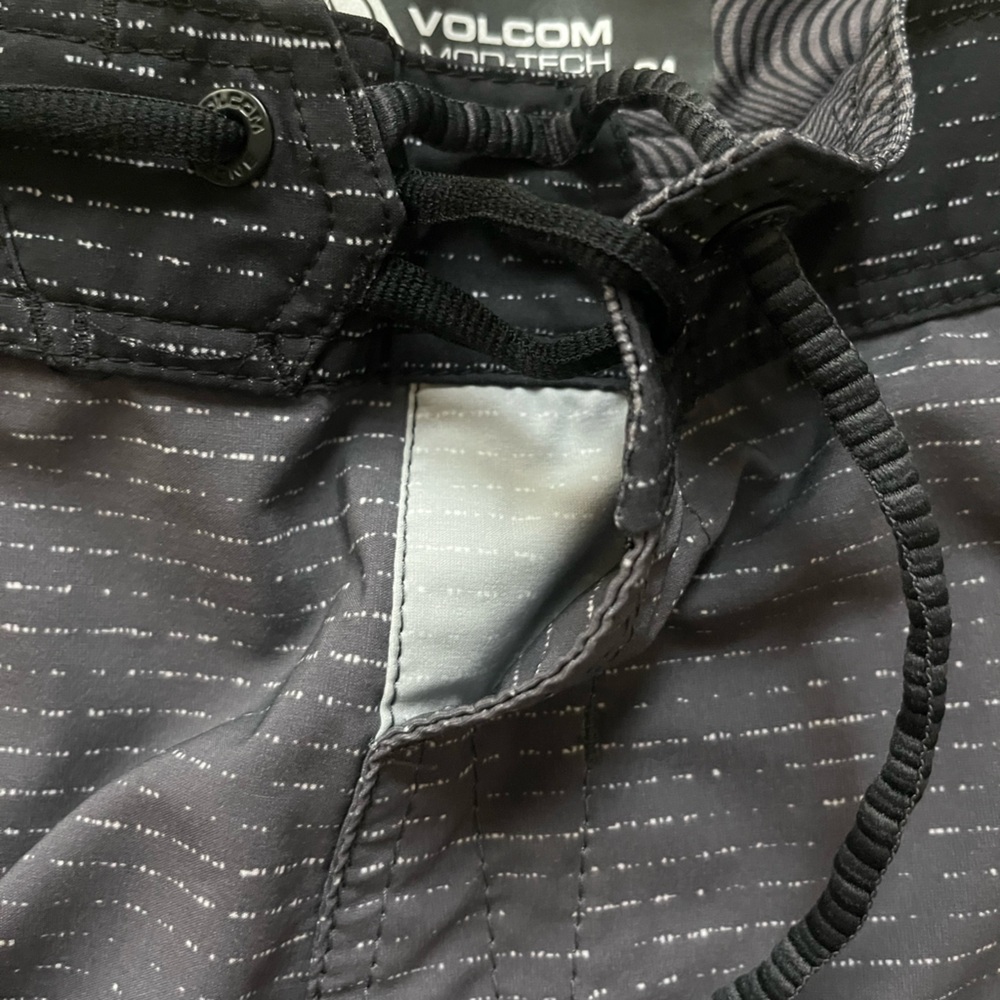 Volcom “Mod-Tech” Gray And Black Board Shorts - image 2
